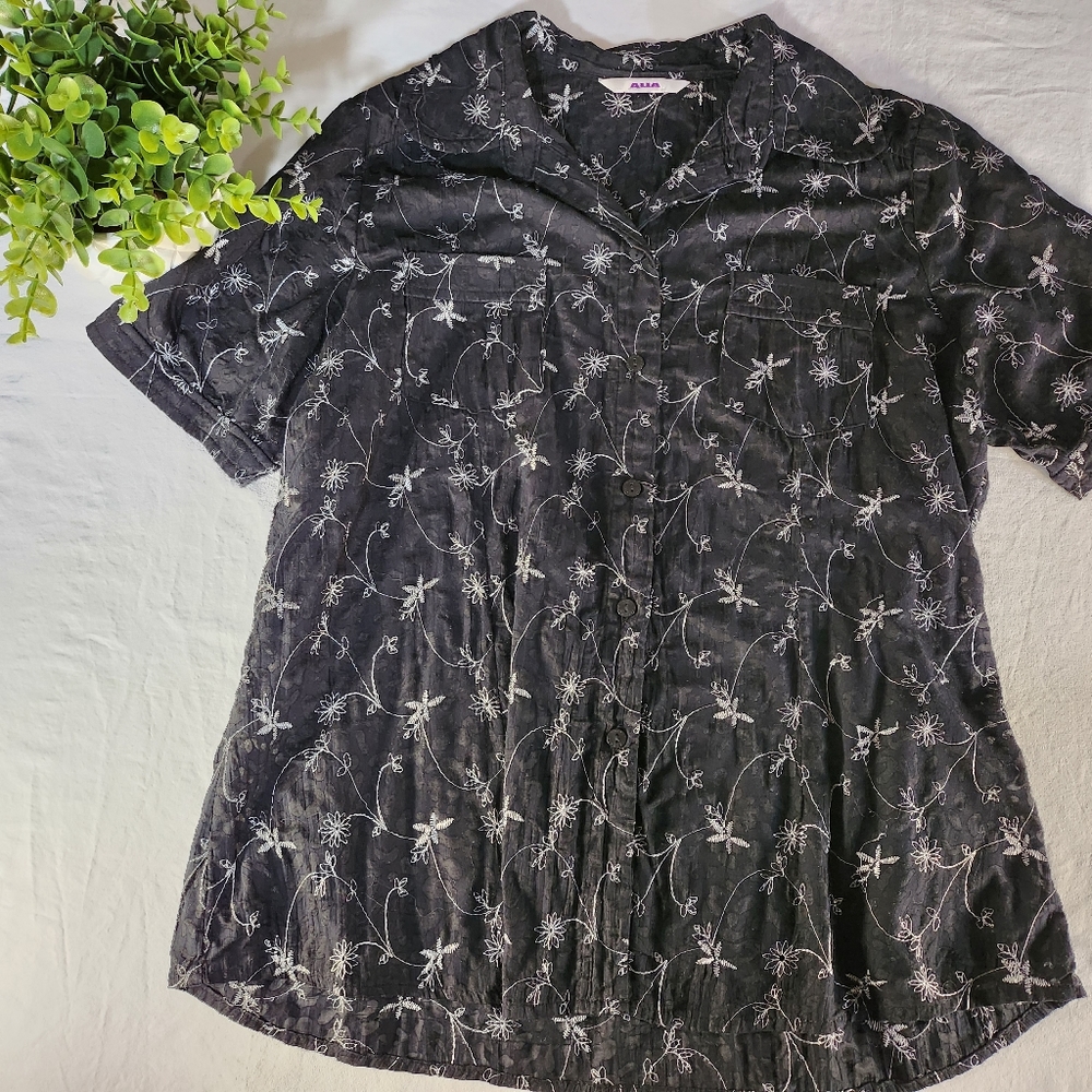 3/$35 Excellent used condition - Alia dress shirt